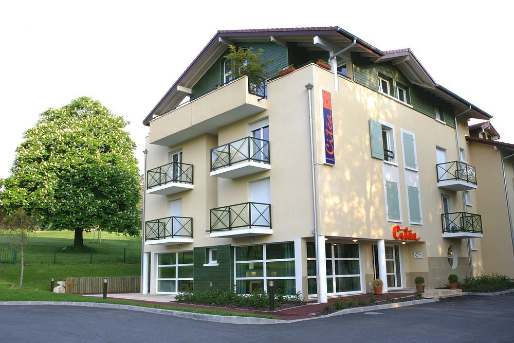 Zenitude Hôtel-Résidences L'Orée du Parc Divonne-les-Bains Esterno foto