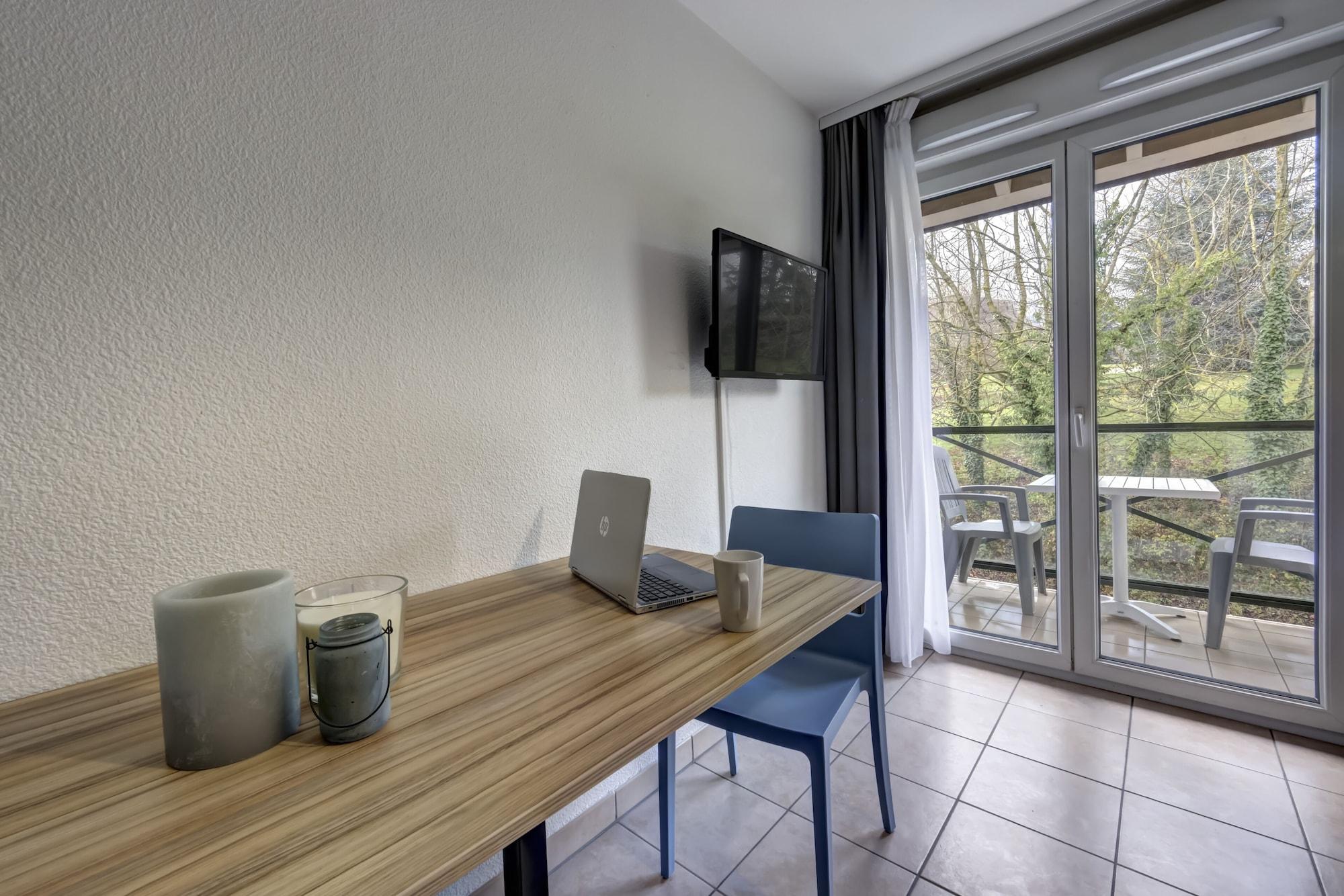 Zenitude Hôtel-Résidences L'Orée du Parc Divonne-les-Bains Esterno foto