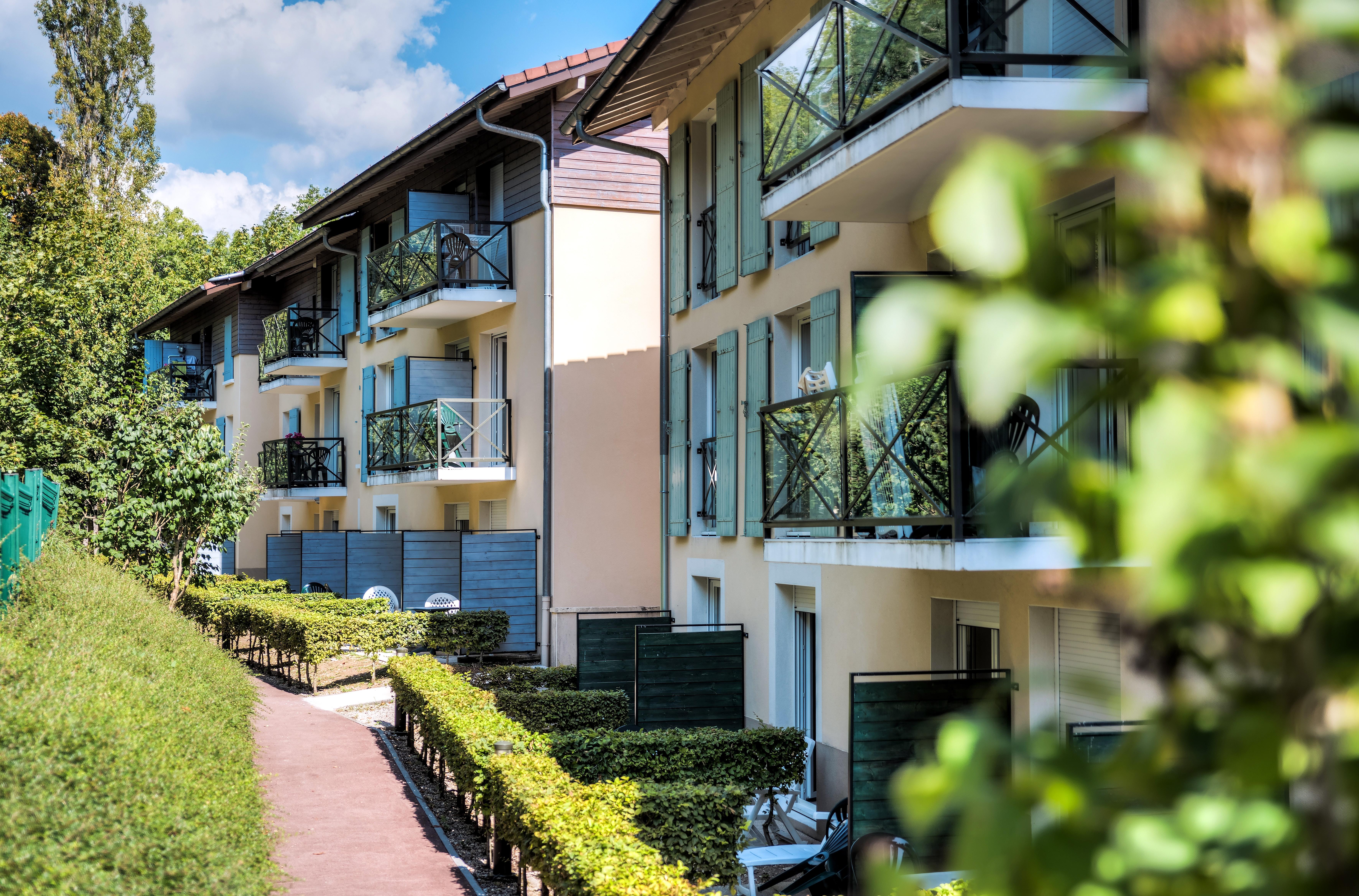 Zenitude Hôtel-Résidences L'Orée du Parc Divonne-les-Bains Esterno foto